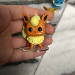 Vaporeon and Flareon - Pokémon mini funko pops